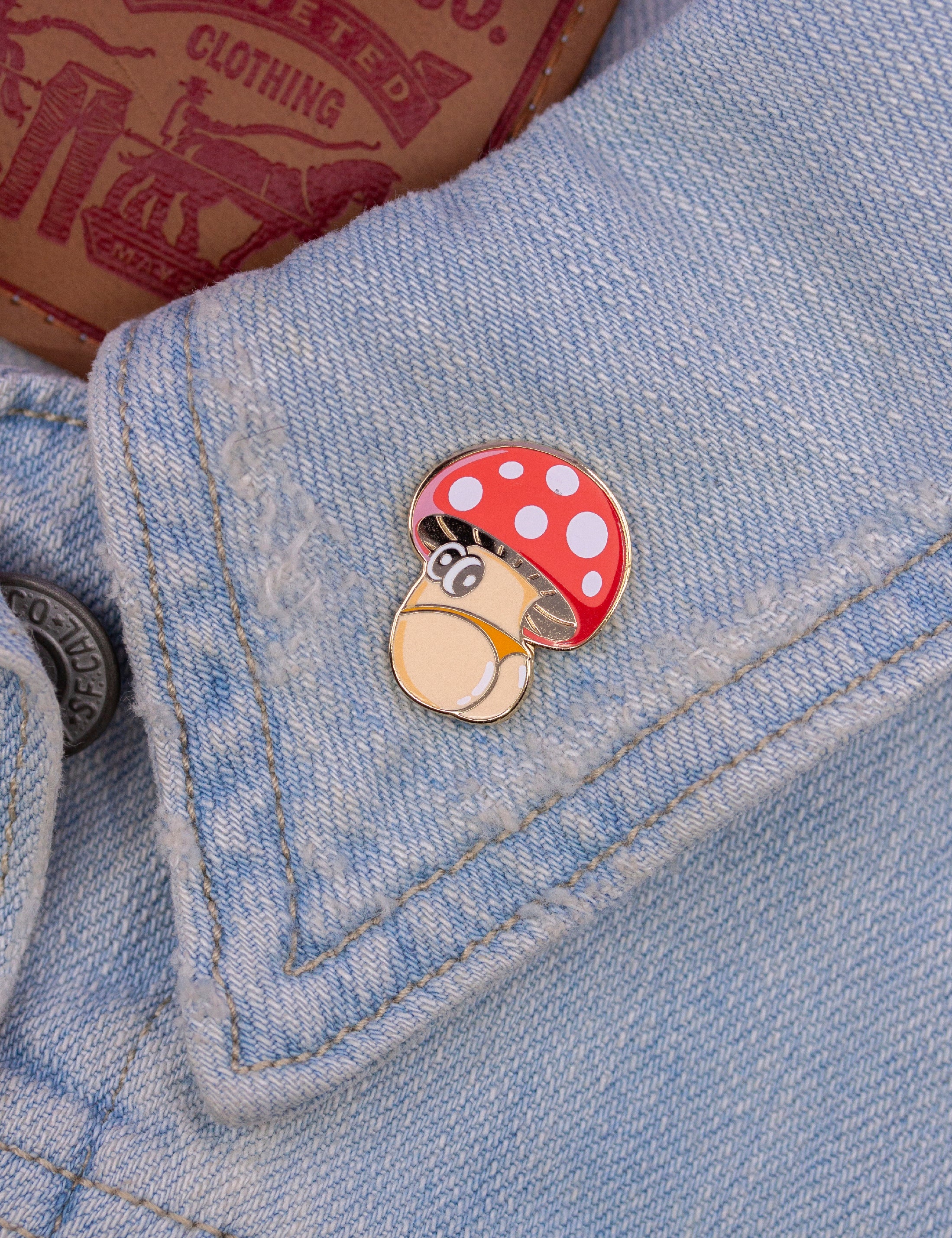 Cheeky shroom enamel pin